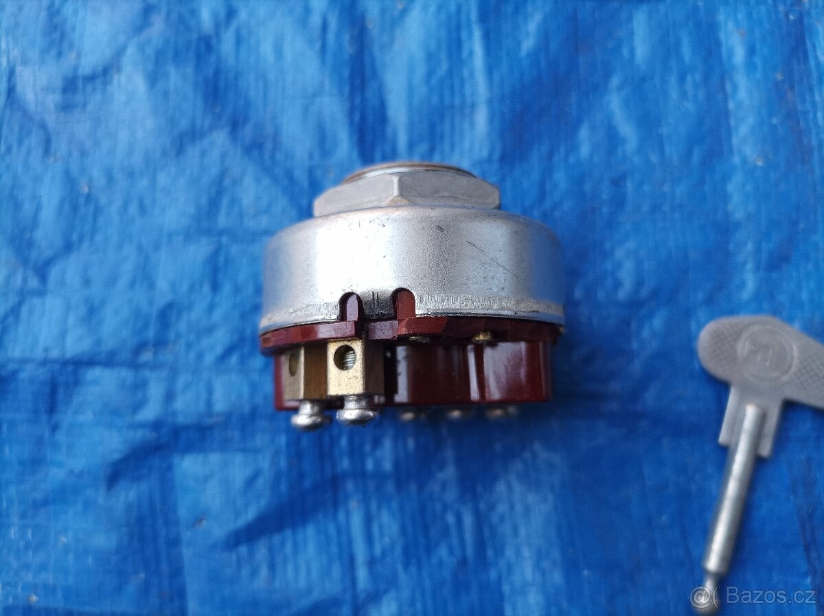 Spínací skříňka PAL se dvěma klíčky - 4