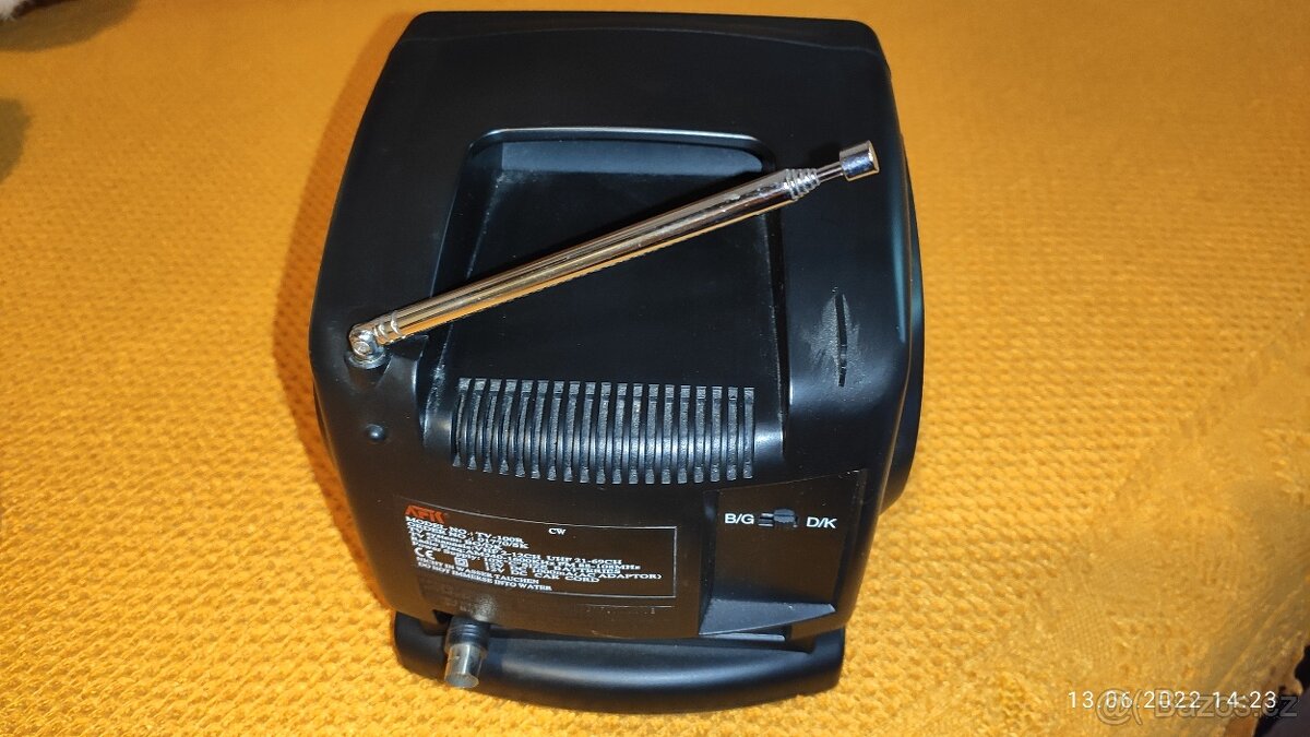 Bateriový přenosný čb televizor. - 4