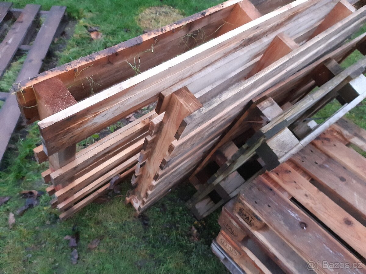 8x pouzité drevene palety (z toho 3x europaleta) - 4