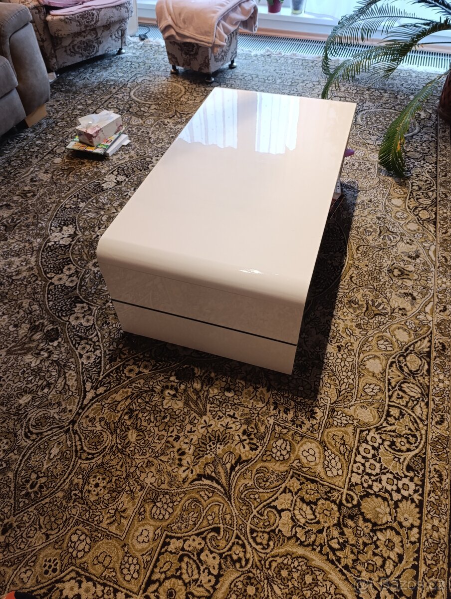 Obývací stěna a konferenční stolek - 4