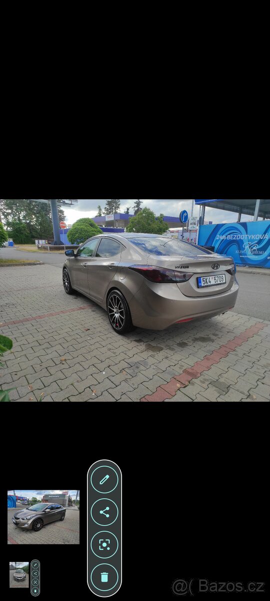 Hyundai Elantra 5 - 4