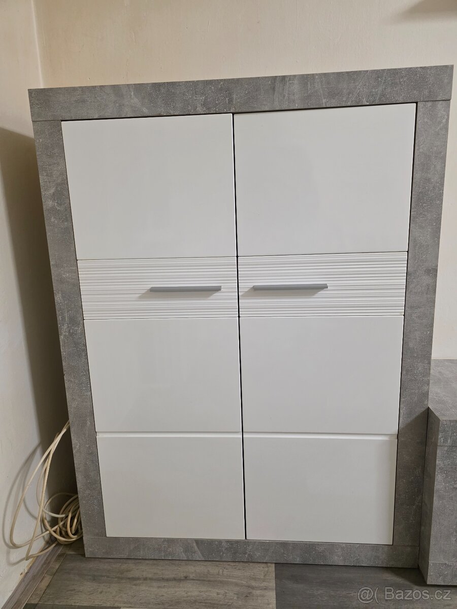 Prodám šedou bílou obývací stěnu - 4