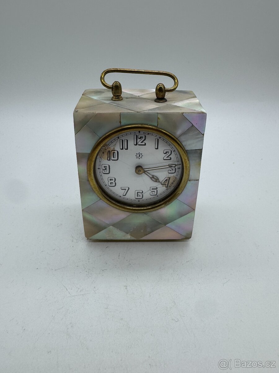 Sběratel nabízí staré budíky - 4