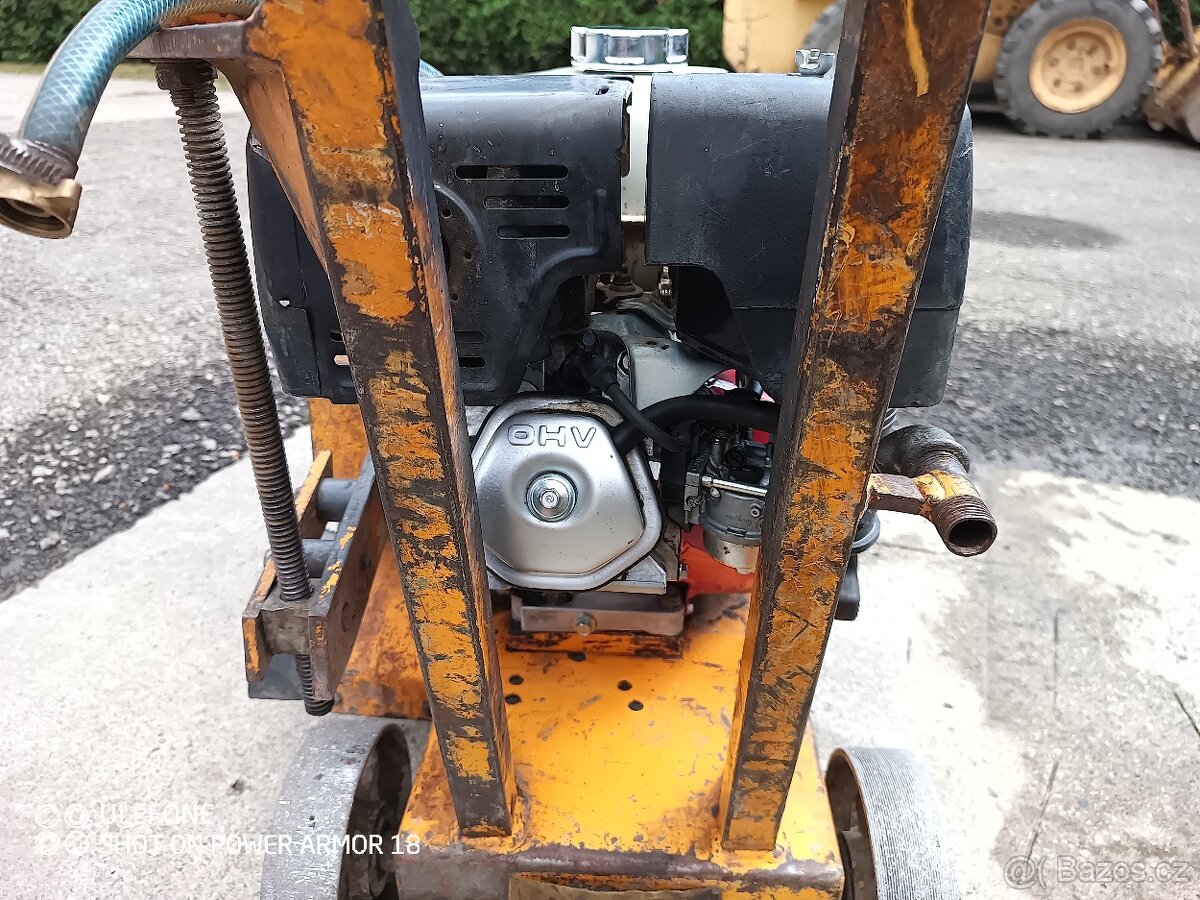 Řezačka asfaltu - 4