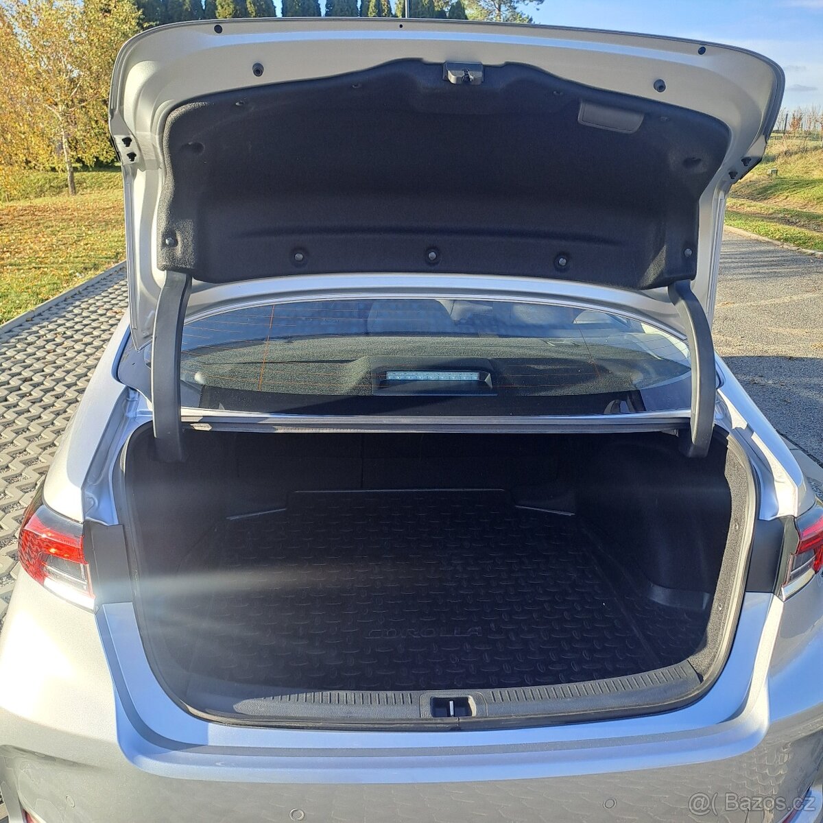 Toyota Corolla 1,5 / 92 kW, automat, v záruce - 4