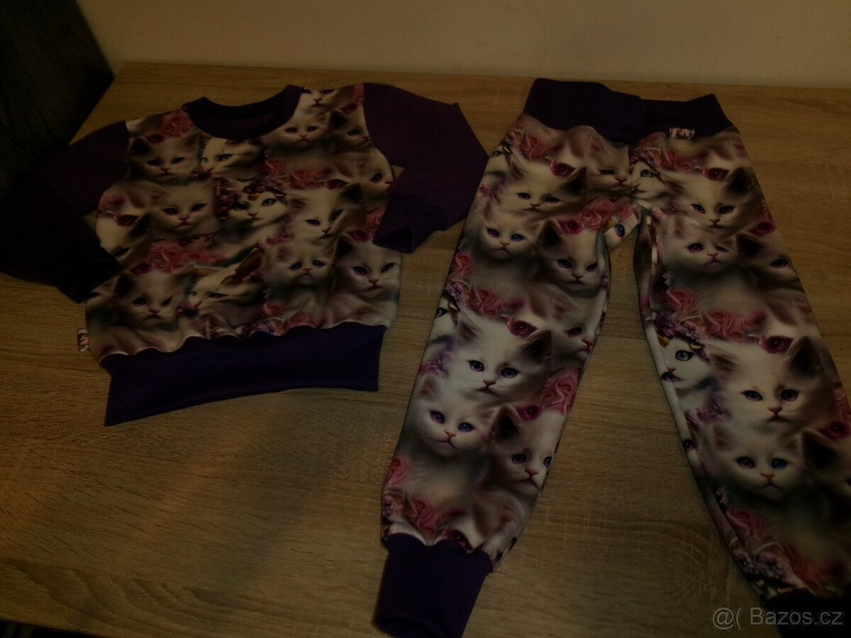 Nová tepláková souprava kočičky vel.110 - 4