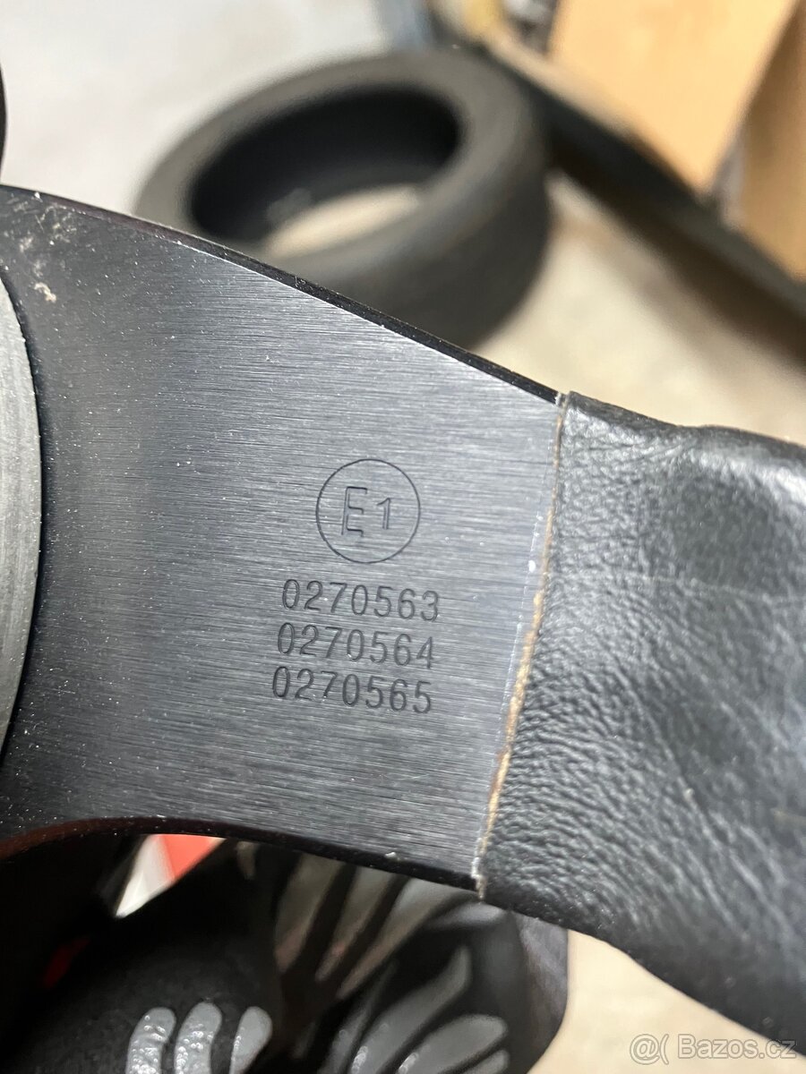 Sportovní volant MOMO - 4