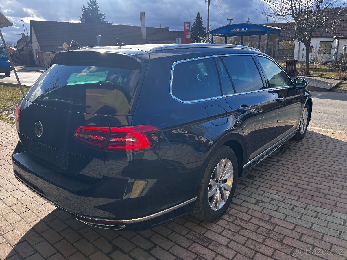 VW Passat B8 Highline 2.0TDI Panorama Matrix Ambient - 4