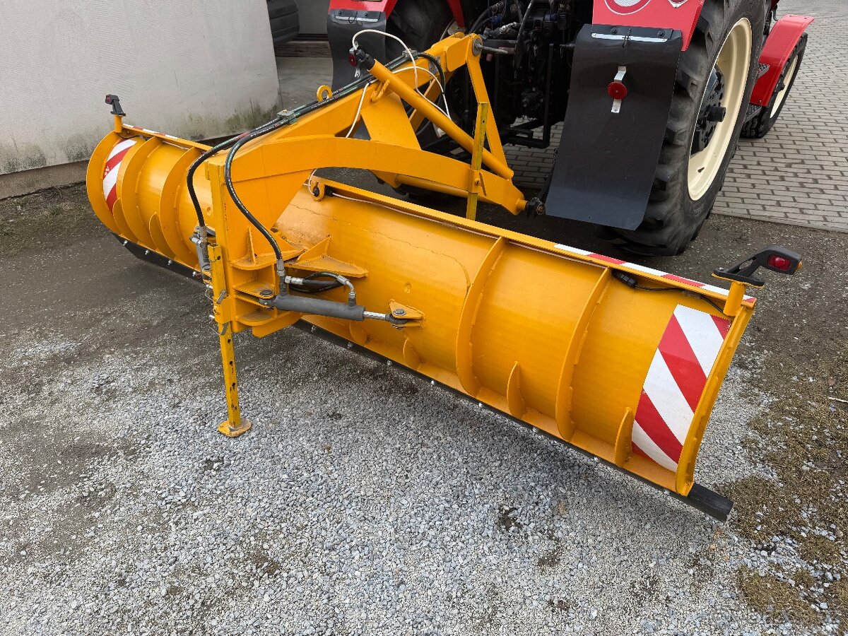 Sněhová radlice za traktor - 4
