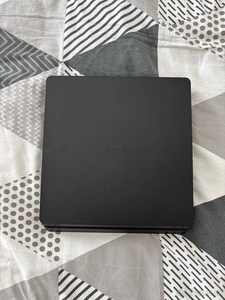 PlayStation 4 Slim 500GB - 4