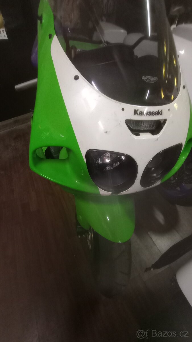 Kawasaki zx7r - 4