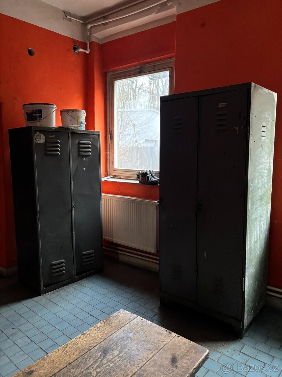 Plechová šatní skříň - 4