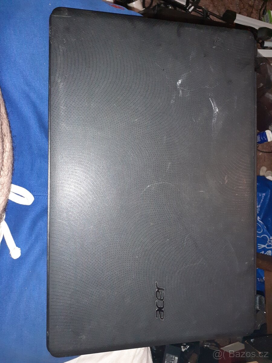 Acer Aspire ES1-572-34K9 - 4