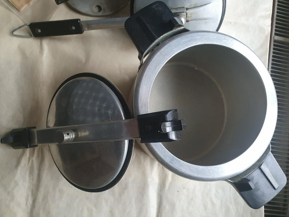 Tlakové hrnce a jídlonosič - 4