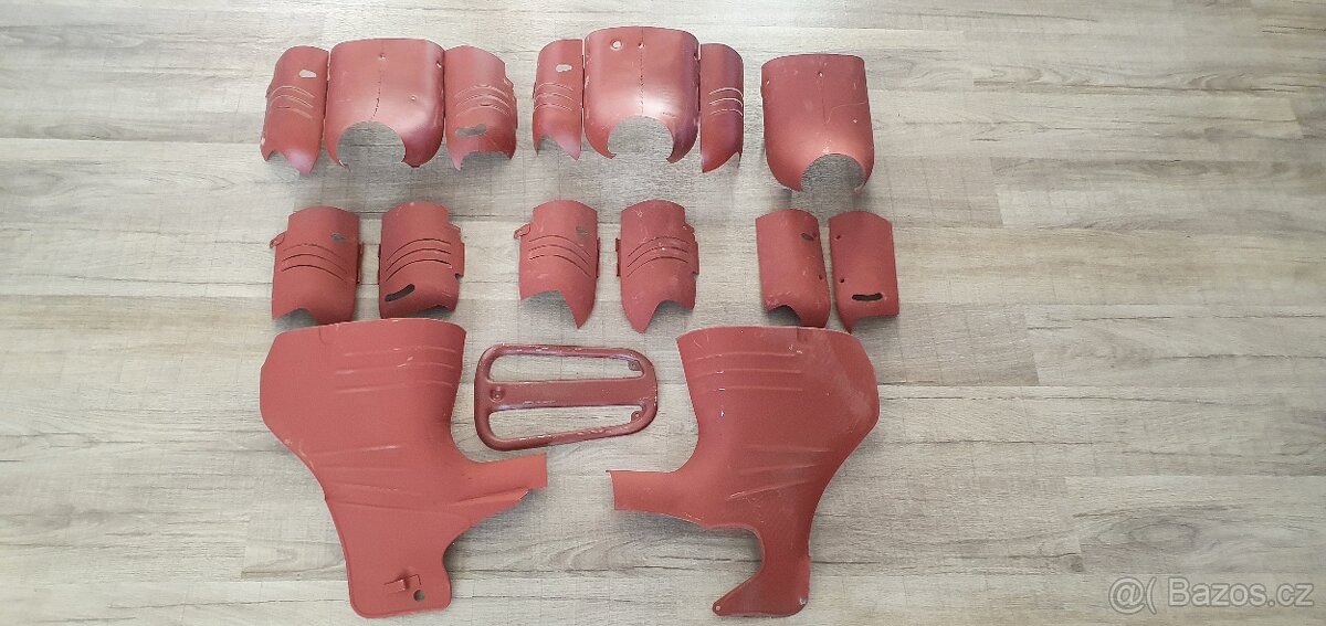 Jawa 50 pionýr 550, 555 prsíčka, dvířka, podsedláky, víčko - 4