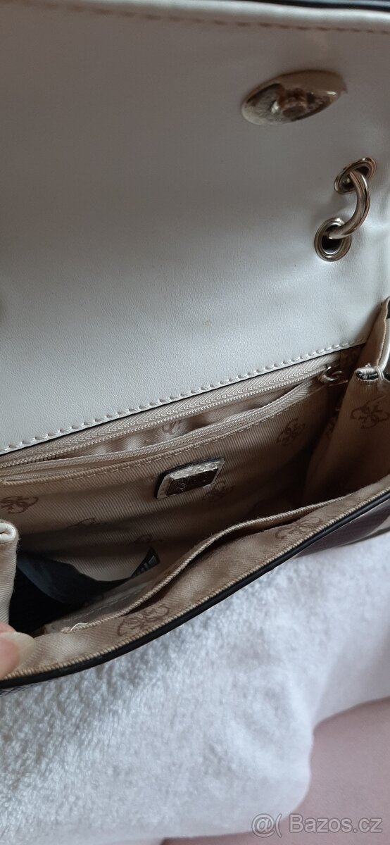 Malá crossbody kabelka Guess·GUESS - 4