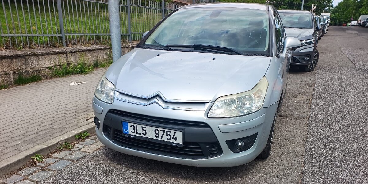 Prodám Citroen C4 benzín, rok výroby 2009 - 4