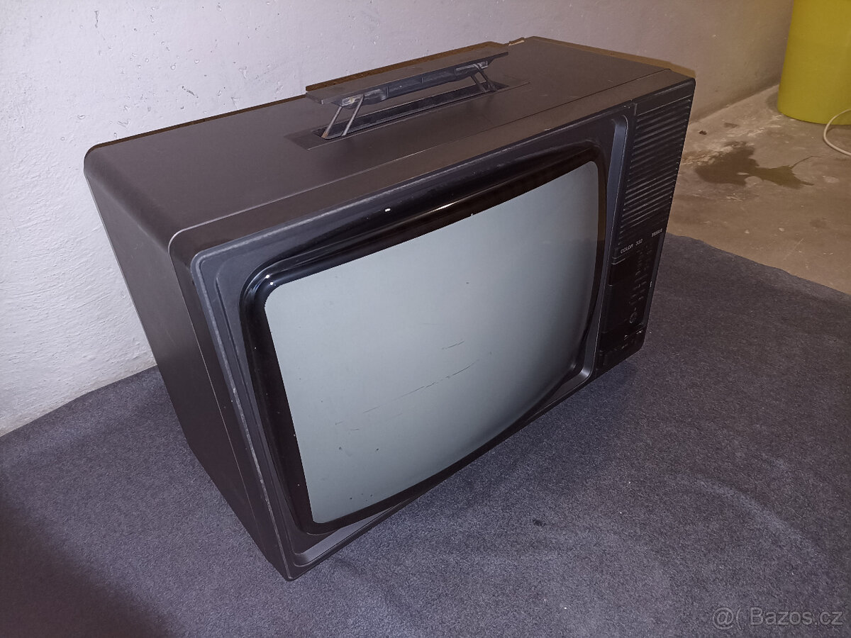 Starý retro televizor Tesla Color 332 (4332A) s ovladačem - 4