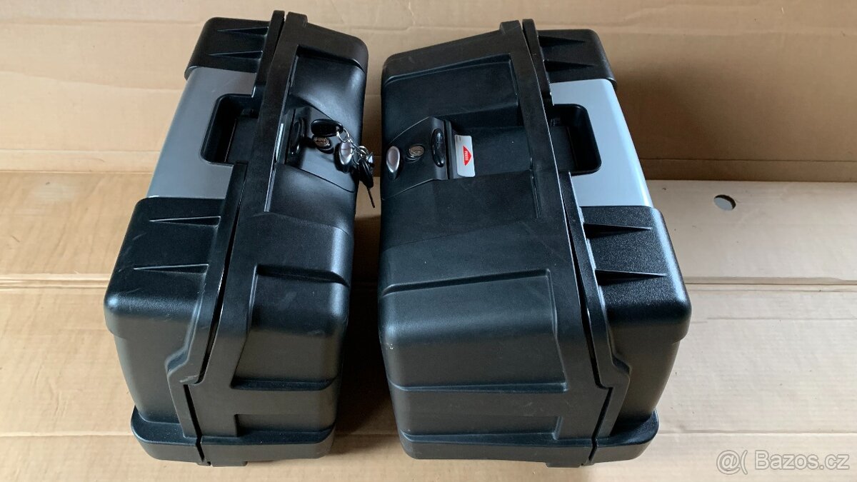 Triumph Tiger 800 / sada bočních kufrů / Givi/Kappa