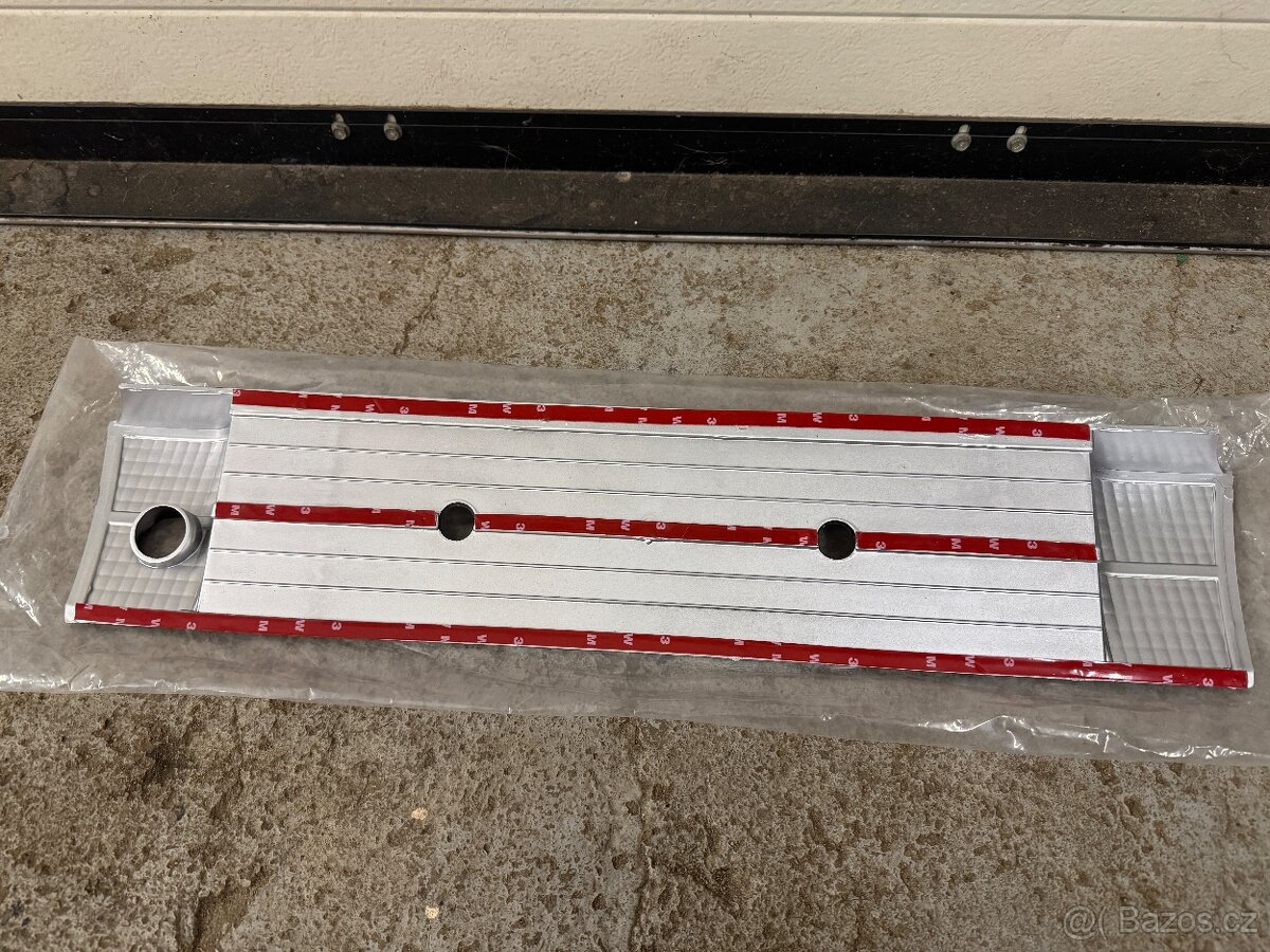 BMW E34 kouřový/černý Heckblende - NOVÝ - 4