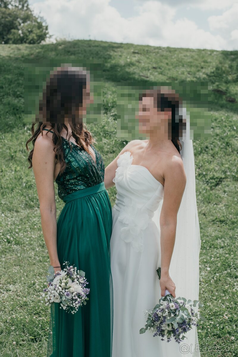 Jedinečné svatební šaty s květinovou aplikací - 4