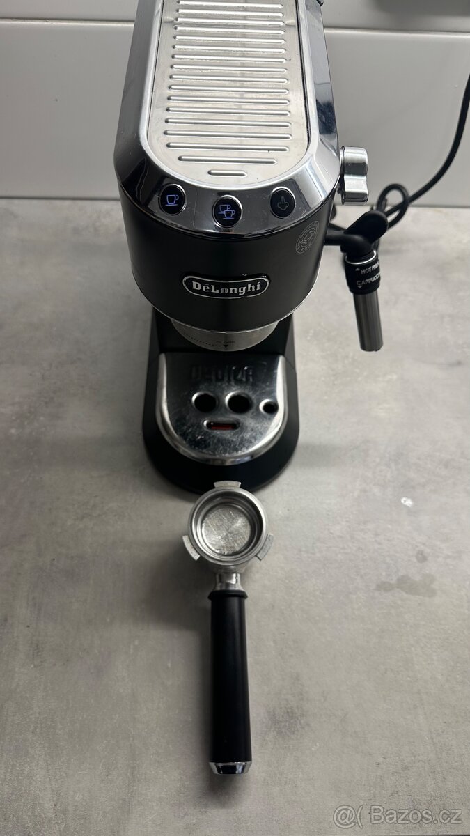 Kávovar pákový De'Longhi Dedica EC 685.BK - 4