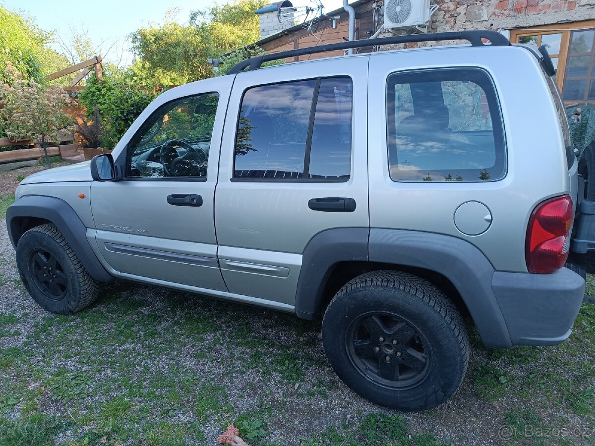 Jeep Cherokee KJ - 4