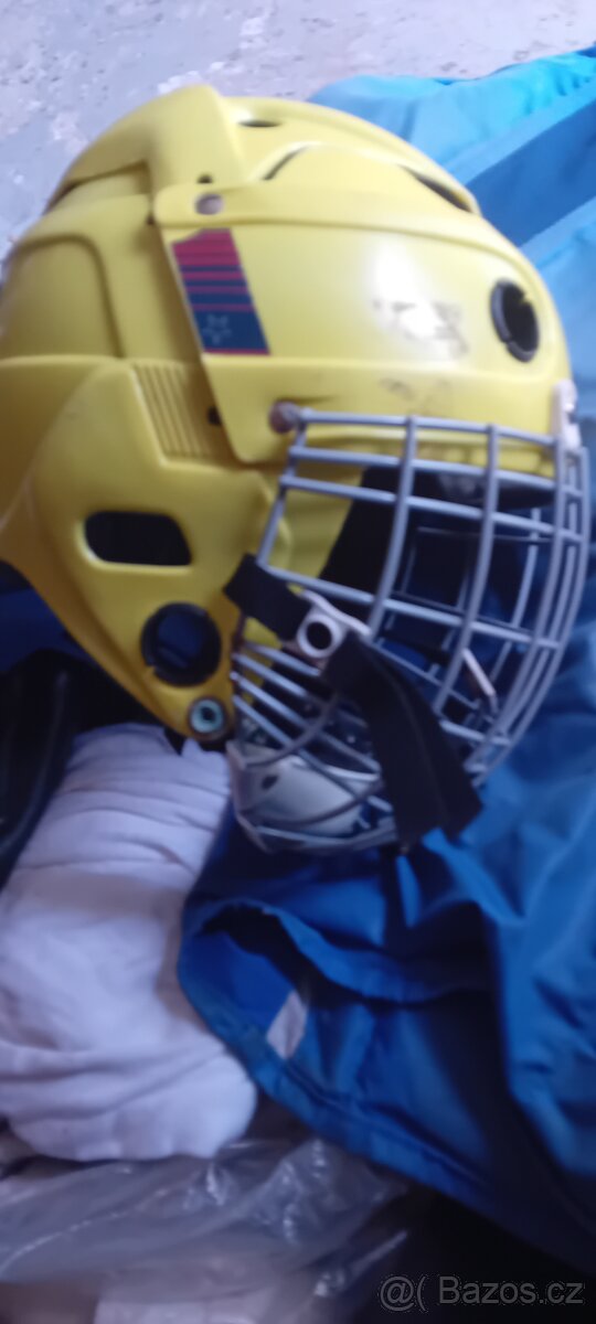 Prodám přilba, taška ,atd - 4