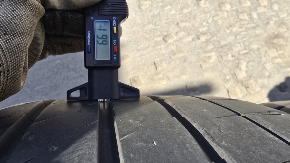 Letní pneu 255/35/19 Michelin - 4