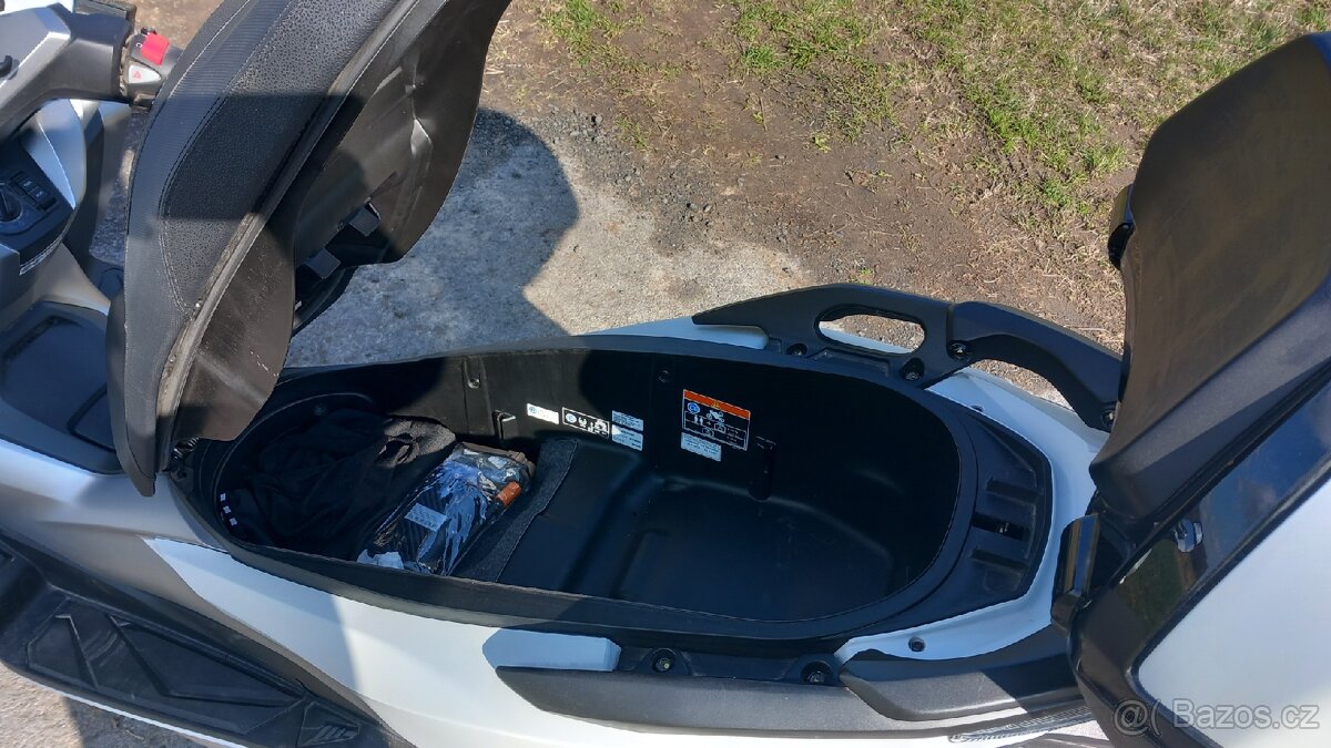 HONDA FORZA 300 - 4