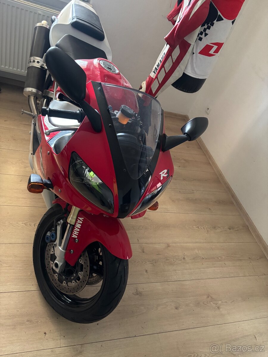 Yamaha R1 1999 - 4