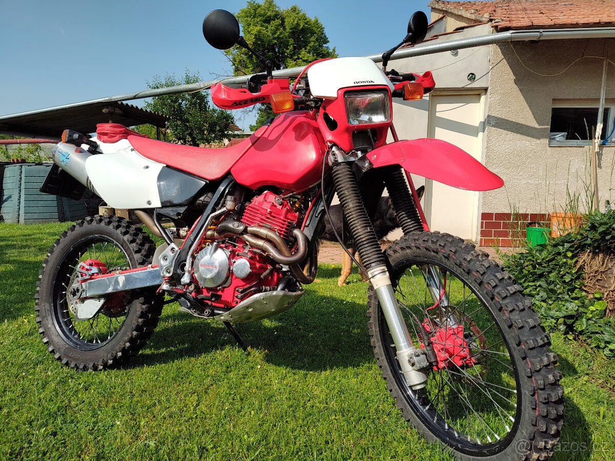 Honda XR400R v perfektním stavu.