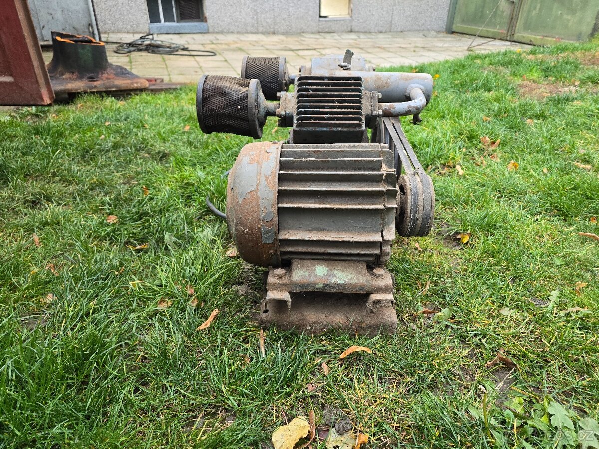 Starý kompresor s elektromorem - 4