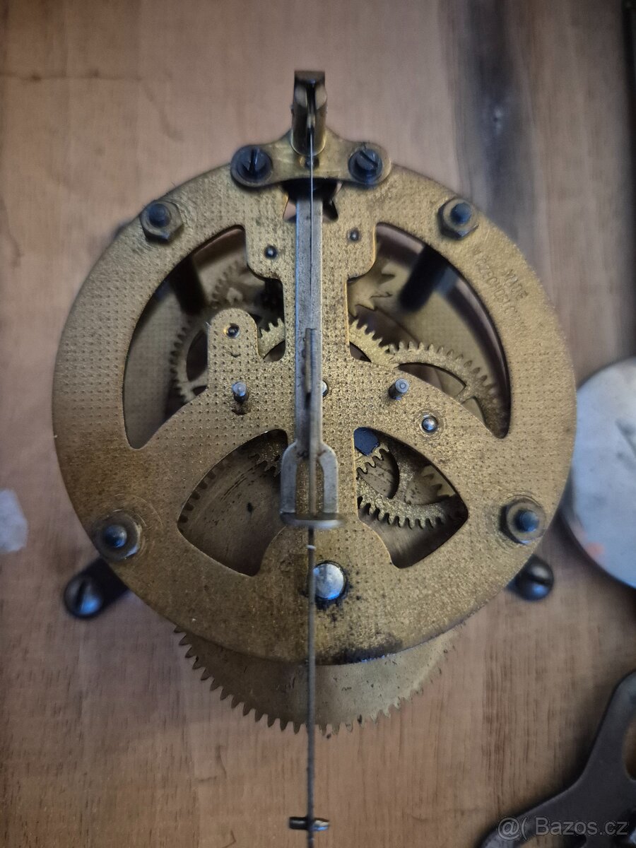 Nástěnné hodiny r.1950 - 4