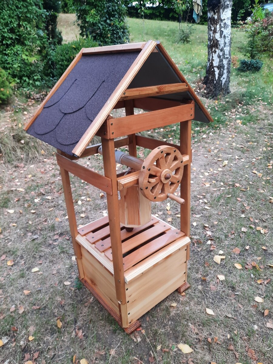 Dřevěná zahradní studna - 4