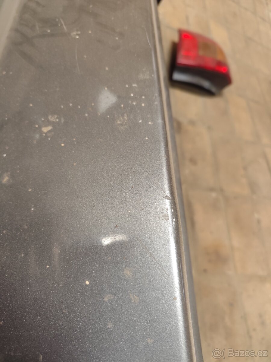 Toyota Corolla hatchback zd. nárazník a světlo - 4