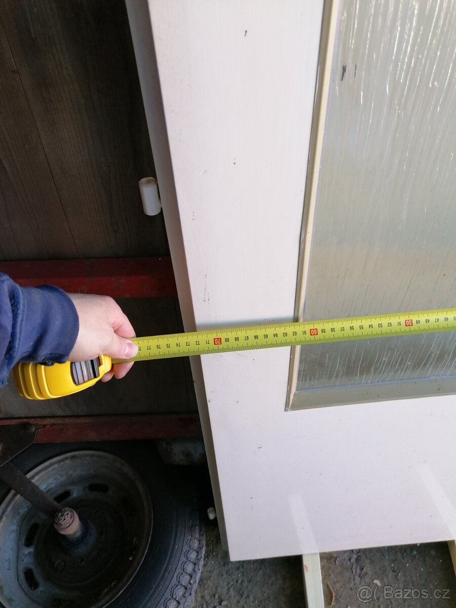 Prodám interiérové dveře - bíle pěkný stav. - 4