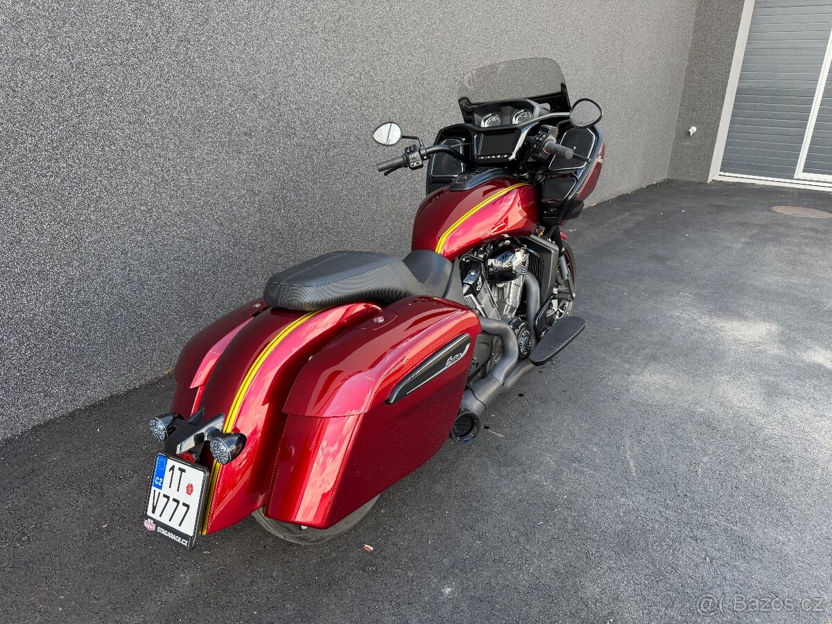 INDIAN CHALLENGER DARK HORSE CUSTOM - 4