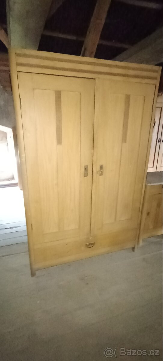 Starožitná celodřevěná ložnice - 4