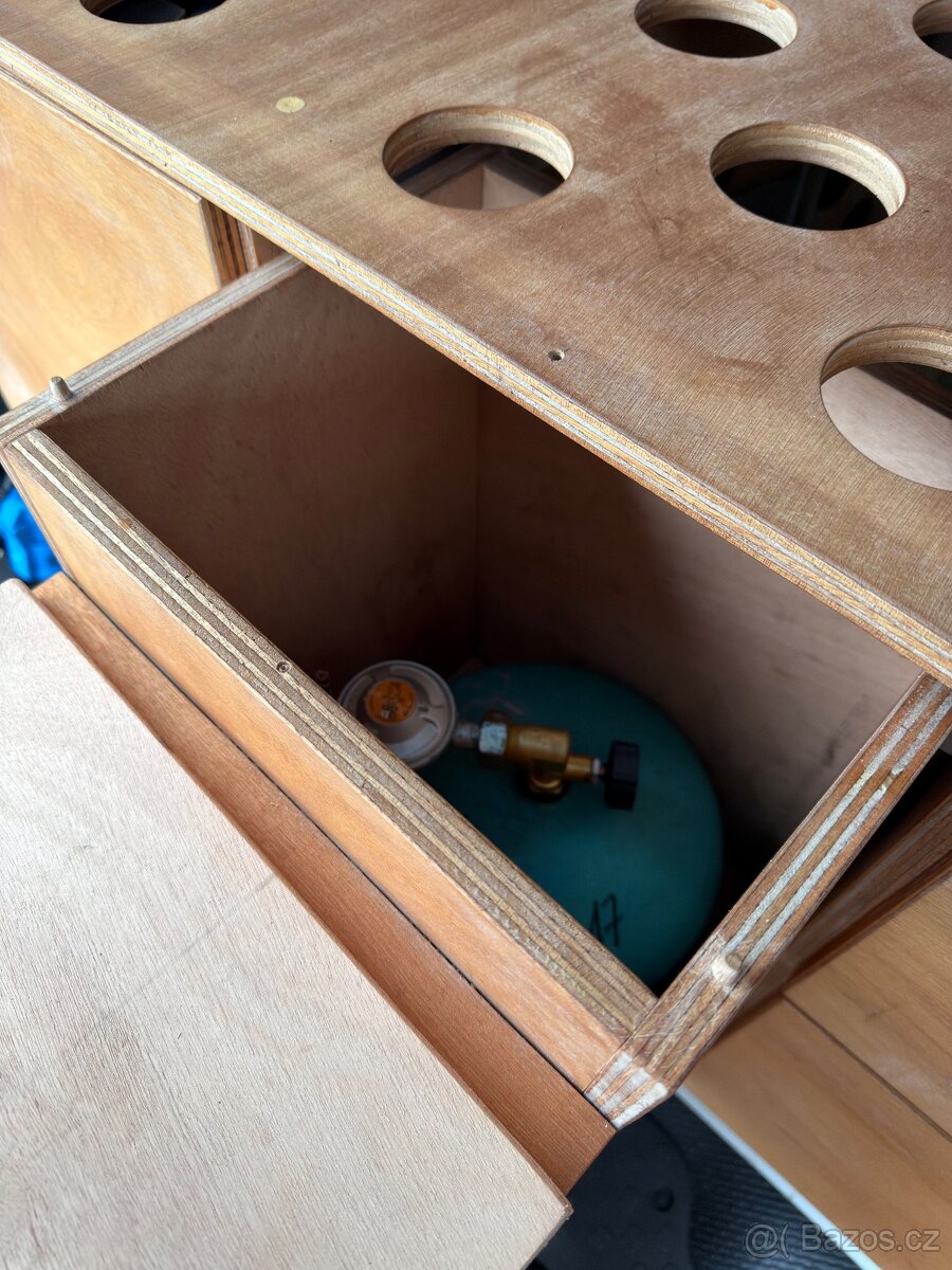 Camping obytná vestavba do dodávky - 4