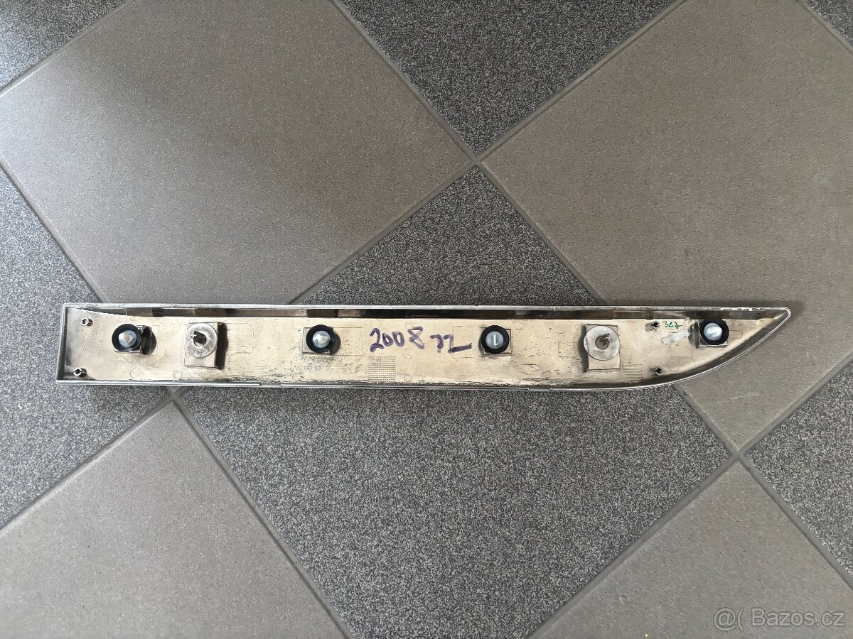 Lišta chromová Peugeot 2008 PZ - 4