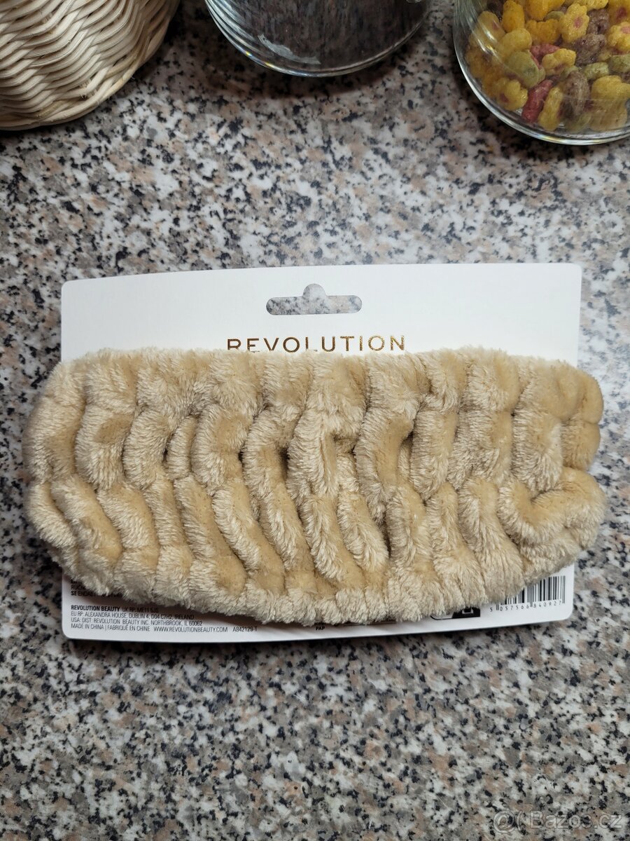 Nová kosmetická čelenka Alagia zn. Revolution - 4