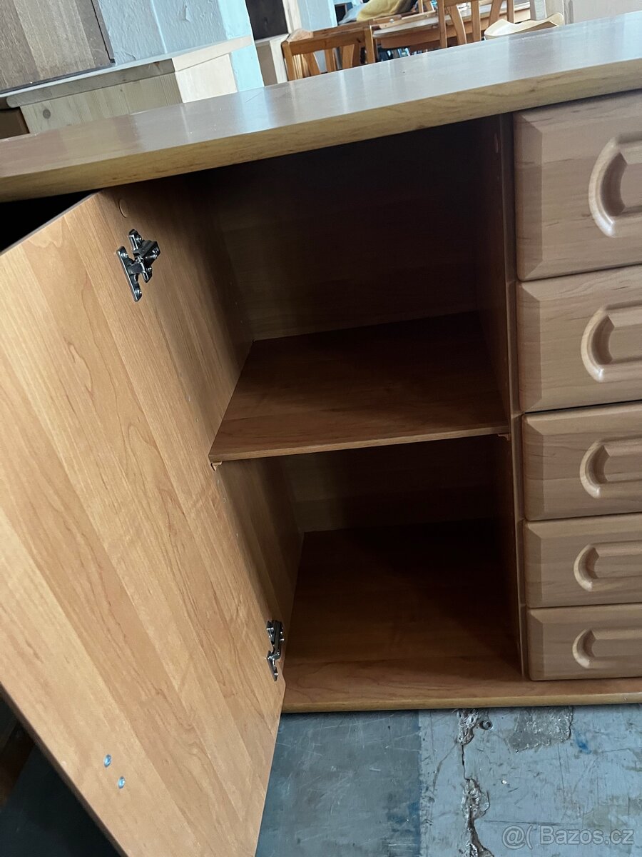 Komoda - 4