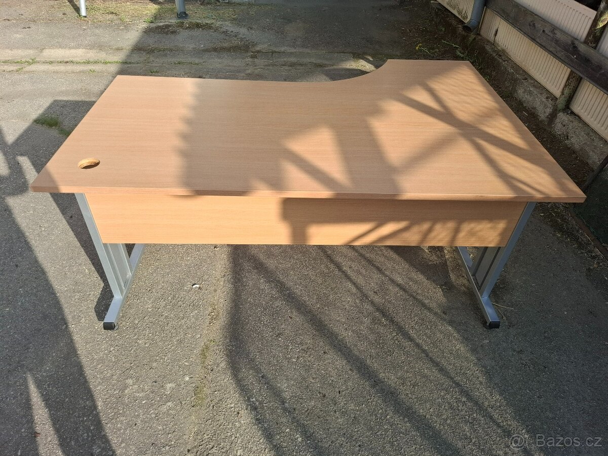 Kancelářský stůl - 4