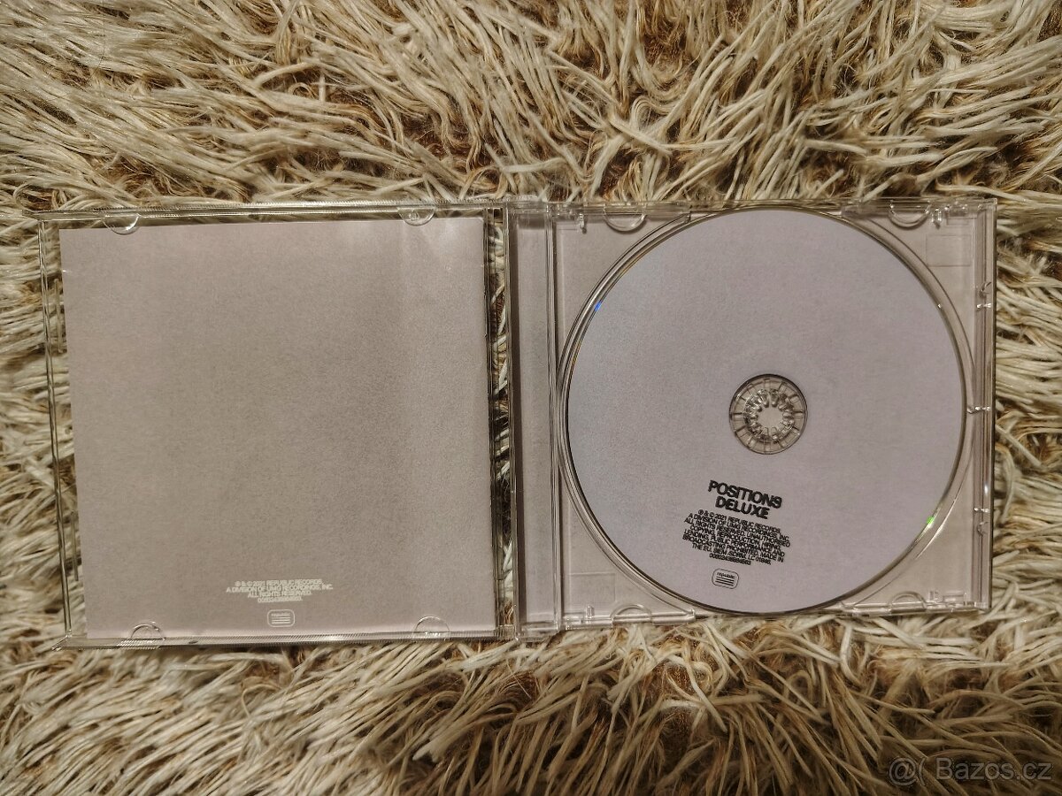 CD Ariany Grande s autogramem - 4
