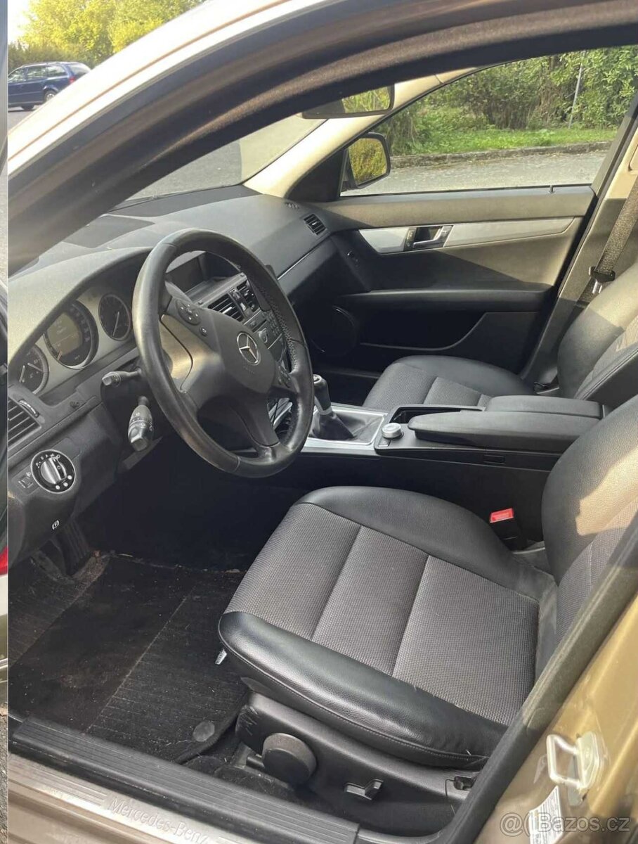 Mercedes w204 C180 1.8 kompresor krásný stav - 4