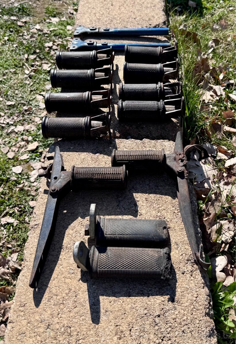 Jawa ČZ kývačka, ČZ - stupačky - 4