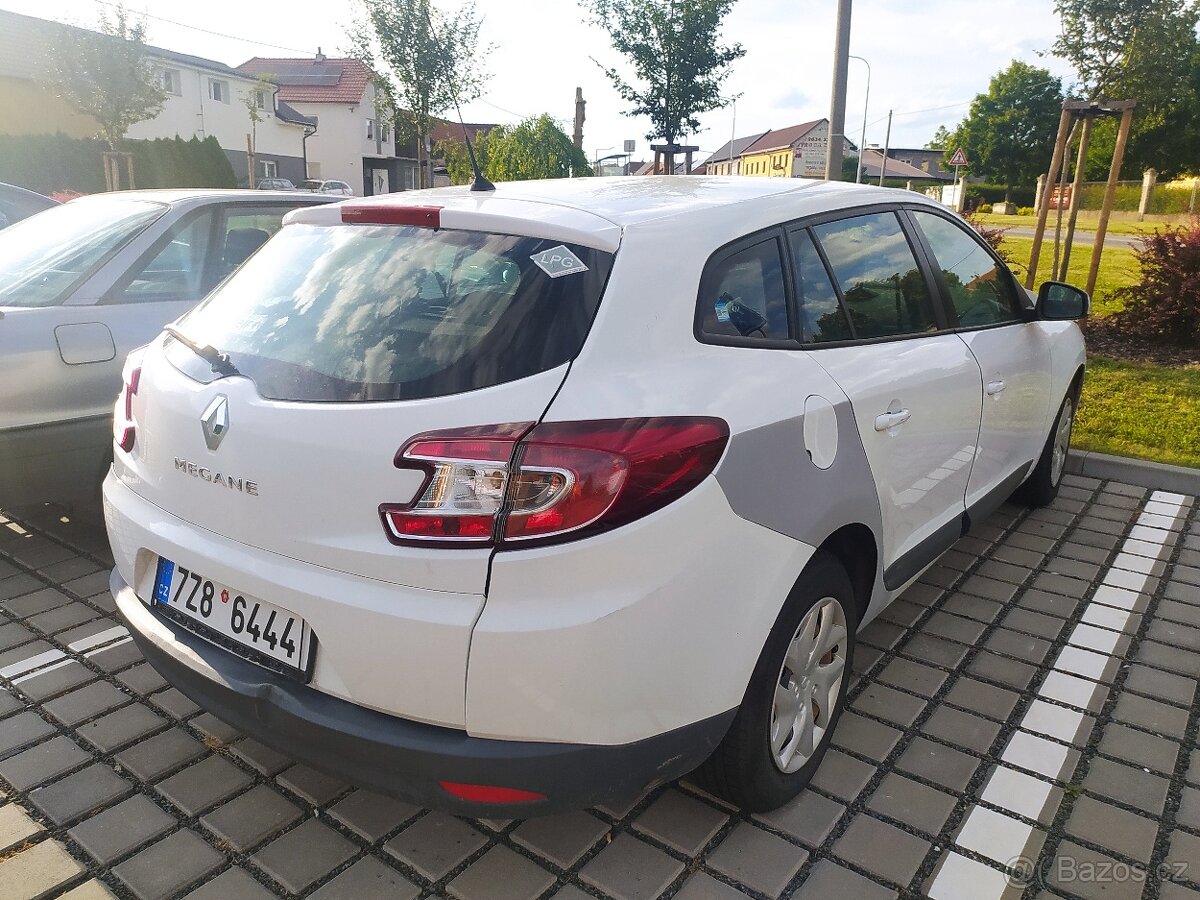 Renault Megane 1.6i LPG kombi benzín plyn 2015 - 4