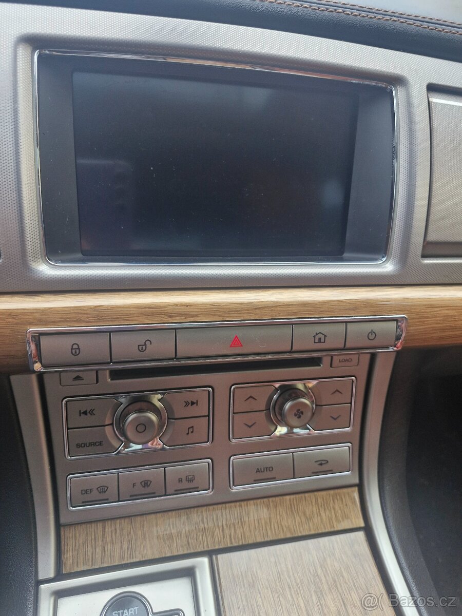 Jaguár XF 3.0d 177kw limuzína - 4