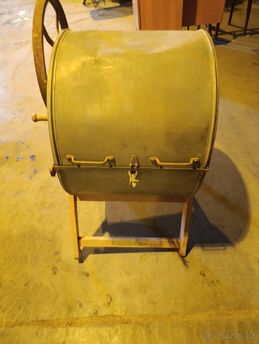 Historická ruční pračka - 4